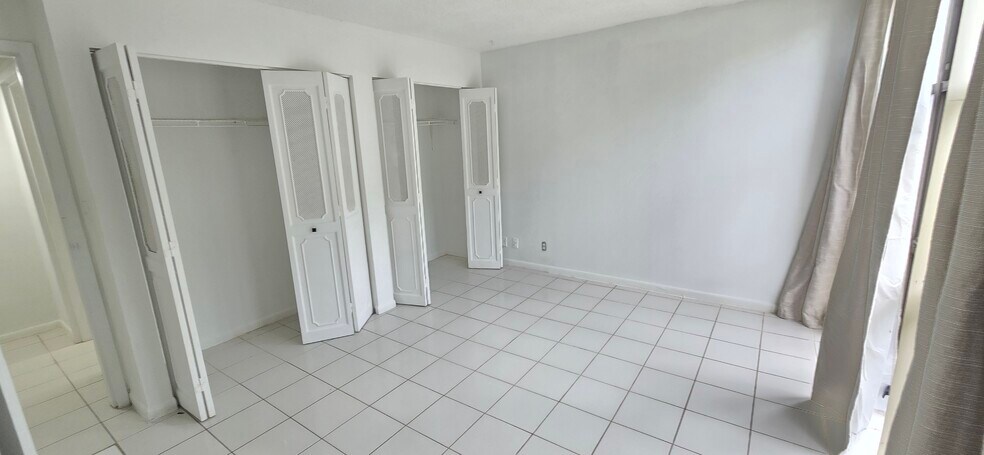 Building Photo - 16919 N Bay Rd