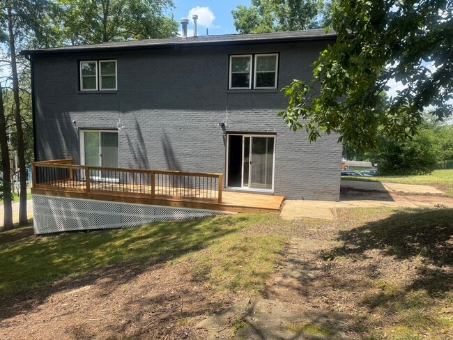 Building Photo - 1113 Hillcrest St