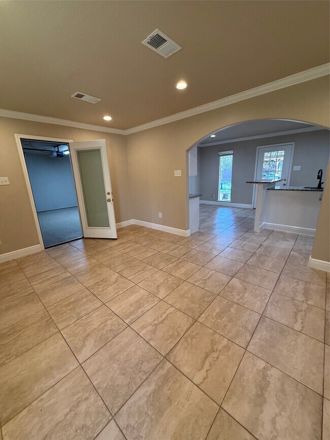 Building Photo - 610 Elk Dr