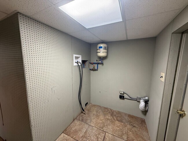 Building Photo - 900 N St