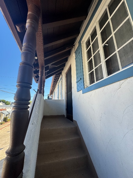 Building Photo - 814 Encino Ln