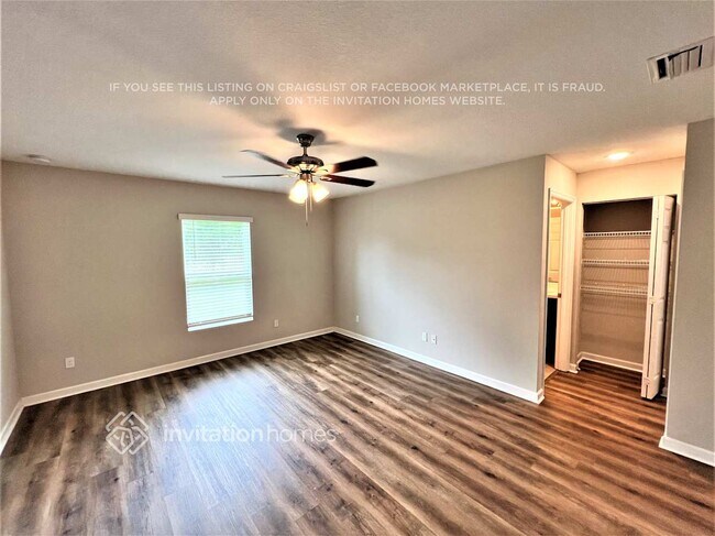 Building Photo - 832 SE Starflower Ave