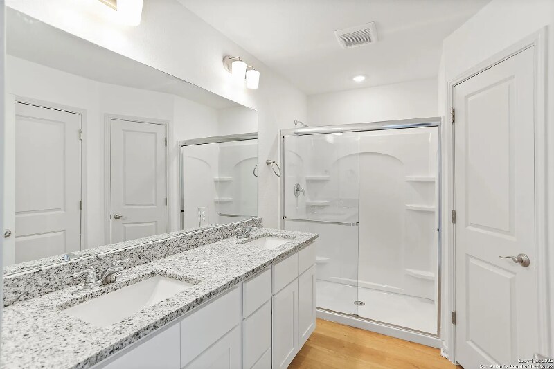 Building Photo - 401 W Commerce St