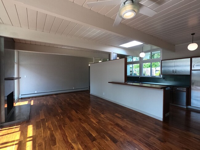 Building Photo - THREE BEDROOM / TWO BATH EICHLER HOME IN G...