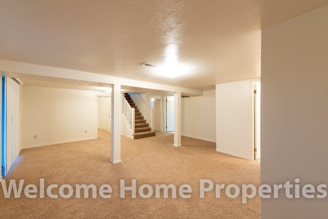 Building Photo - Beautiful Country Home on 1 Acre