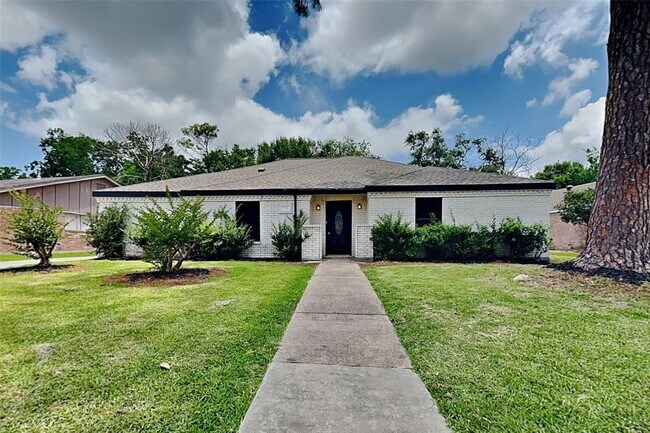 Primary Photo - 2318 Turtle Creek Dr