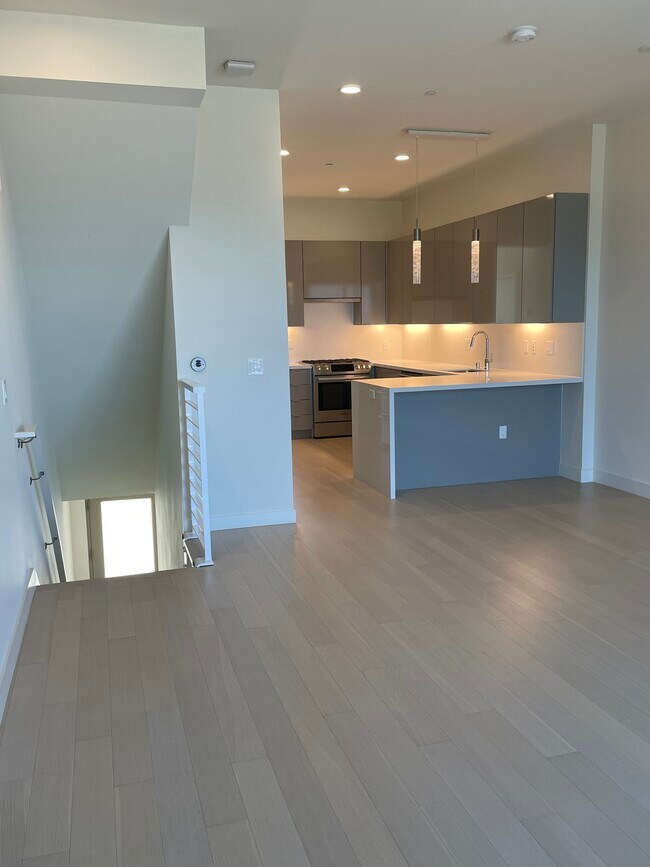 Kitchen - 572 Hudson Ave