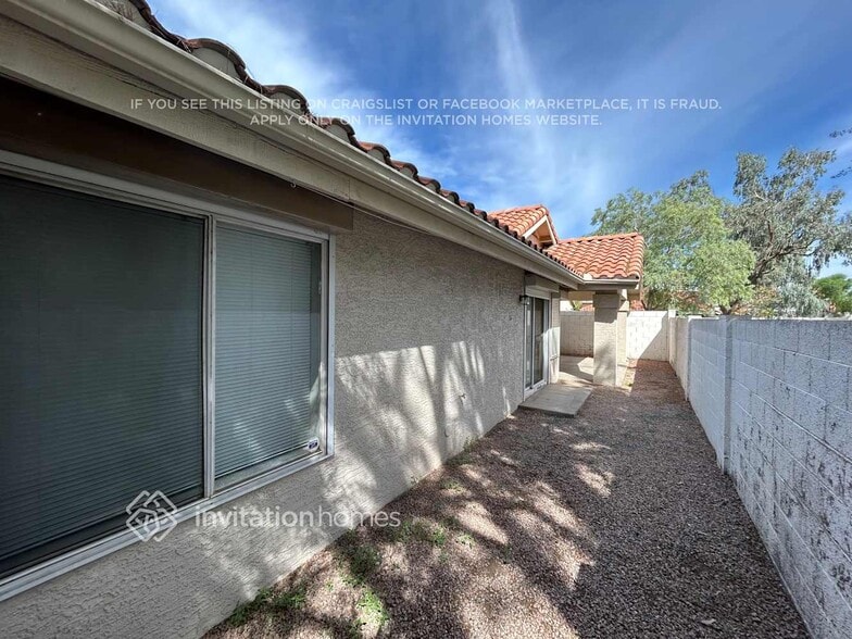 Building Photo - 7037 N 28th Dr