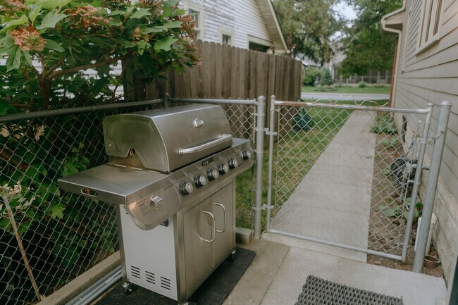 Building Photo - 608 N Emerson Ave