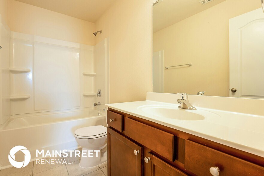 Building Photo - 2520 Queen Bee Dr