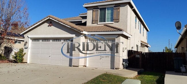 Building Photo - Beautiful 5 bedroom, 3 bath house