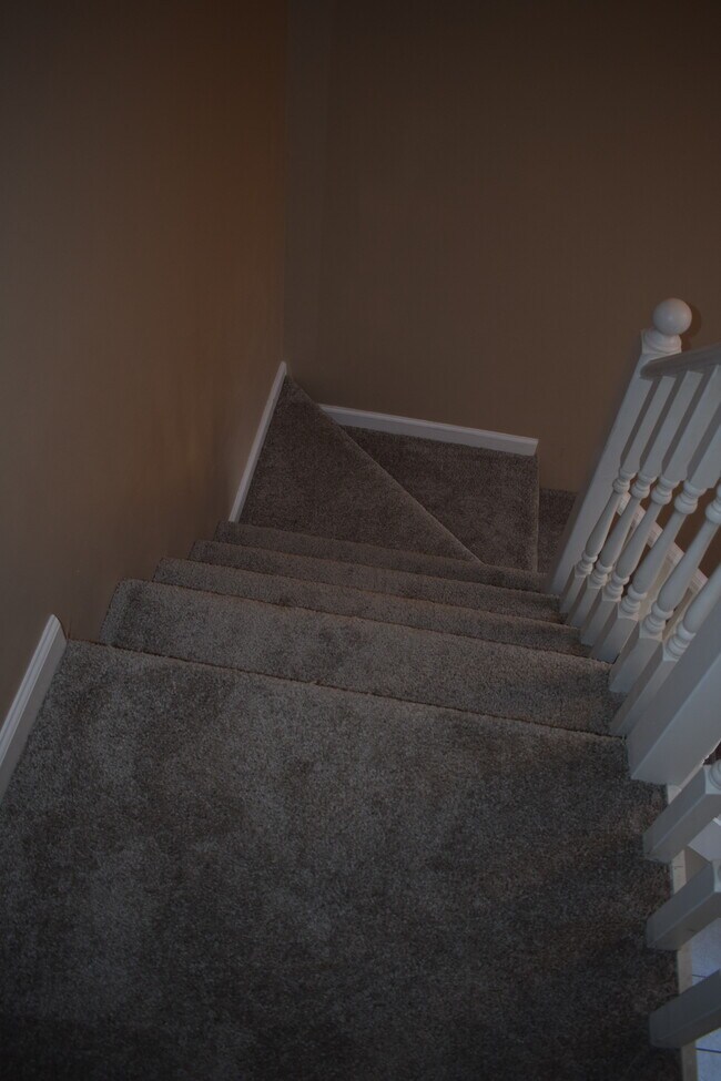 Building Photo - 142 S Springview Dr