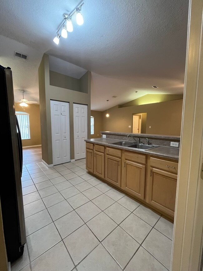 Building Photo - Quiet Home in Pine Lakes Cud-de-sac!!