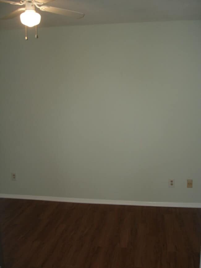 Building Photo - Charming 2-Bedroom Single-Story Home Near Paseos in Valencia!