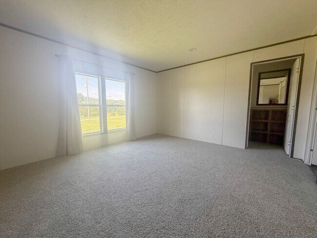 Building Photo - Spacious 4-Bedroom Home on 1 Acre in Peaceful Rickman Setting