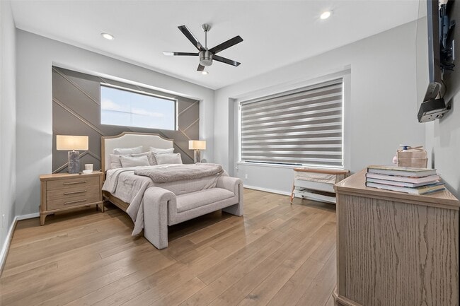 Building Photo - 607 Memorial Heights Dr