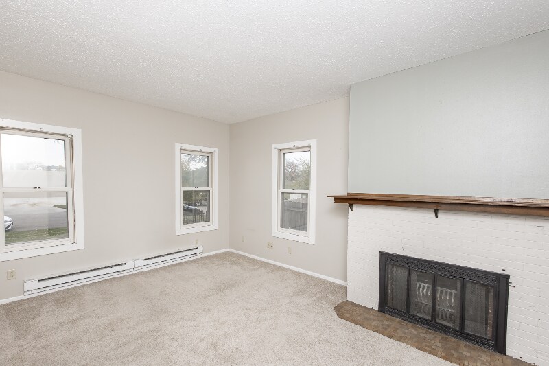 Building Photo - 344 6th Ave S