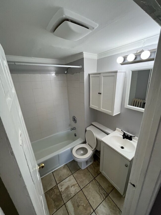 Building Photo - One Bedroom Westside Saint Paul Apartment