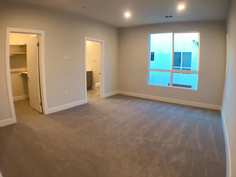 Building Photo - 8435 Tweedy Ln