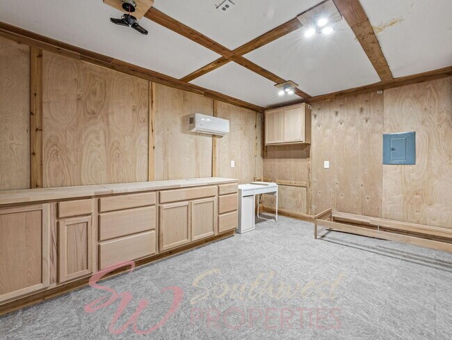 Building Photo - Stunning 5 bedroom, 3.5 bath in Elk Ridge Estates!