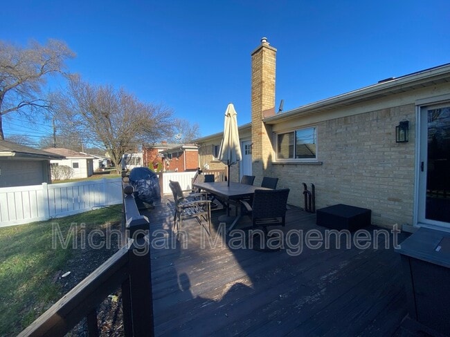 Building Photo - 14505 Shadywood Dr