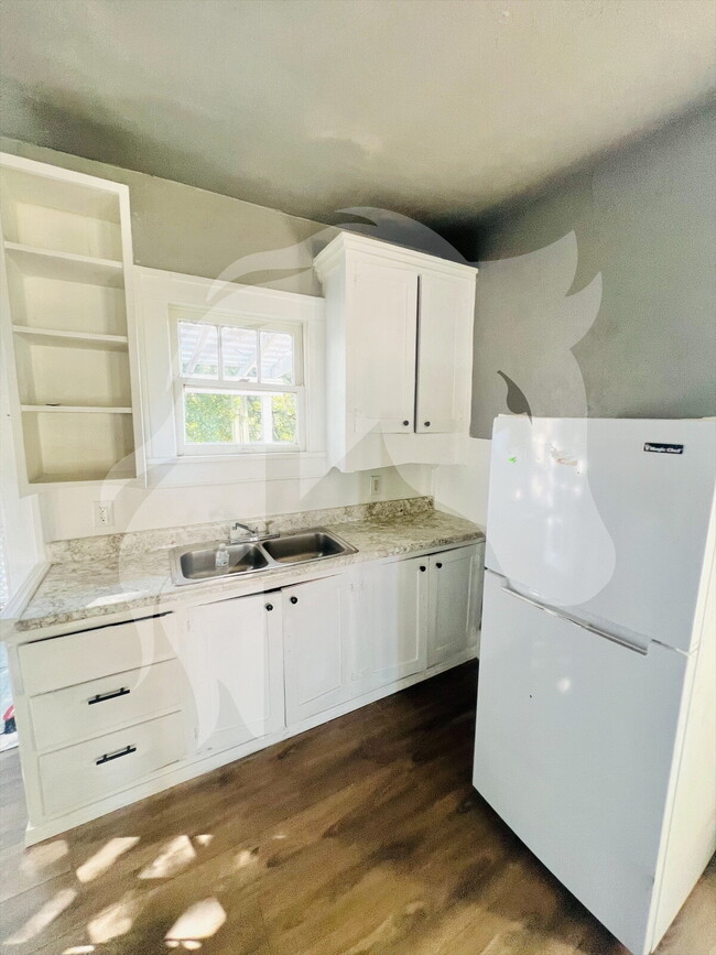 Building Photo - 211 S 7th St