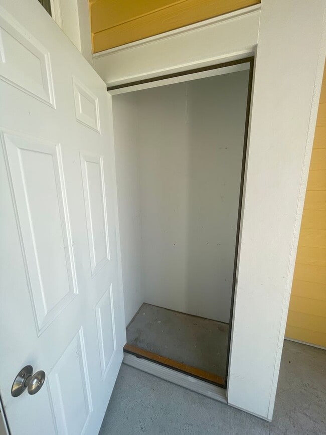 Building Photo - 2 Bedroom, 2 Bath Condo in Southampton Poi...