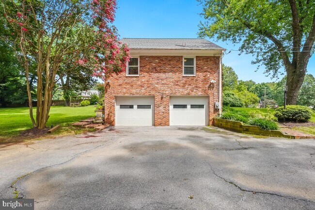 Building Photo - 11705 Admirals Ct