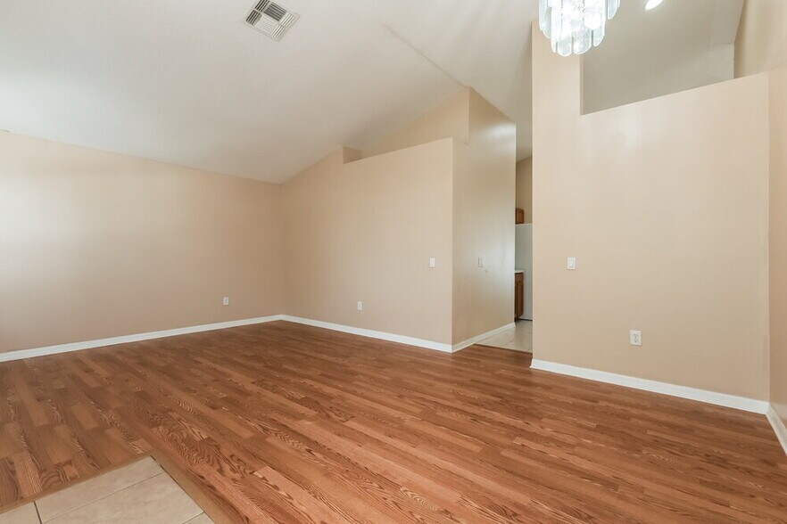 Building Photo - 25806 Bloomsbury Ct