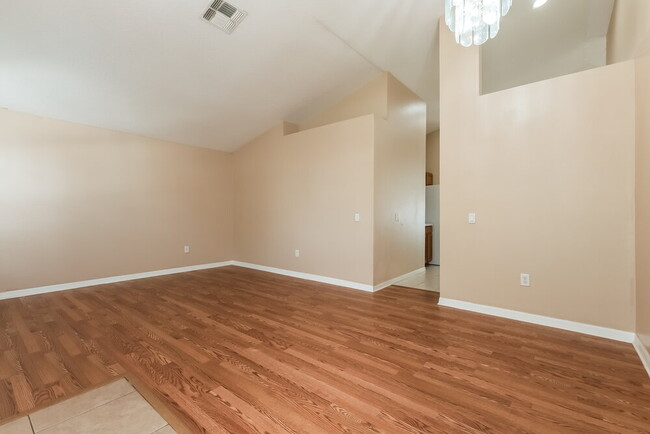 Building Photo - 25806 Bloomsbury Ct