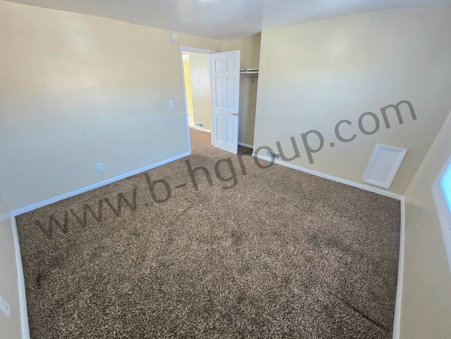 Building Photo - 5004 28th Ave