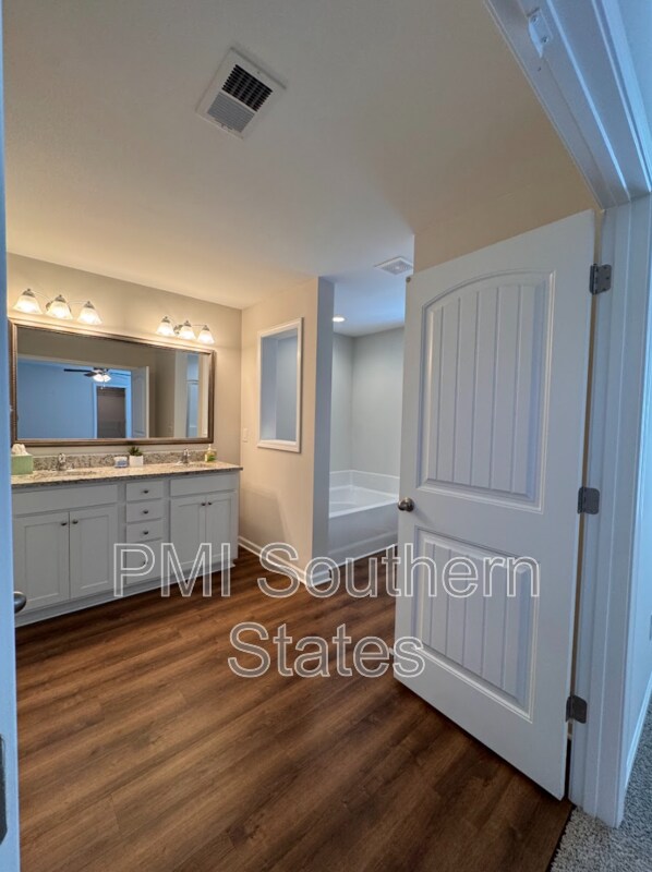 Building Photo - 320 Alameda Ln