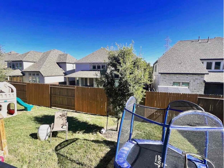 Building Photo - 2126 Thayer Cv