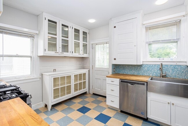 Building Photo - 174 W Weber Rd