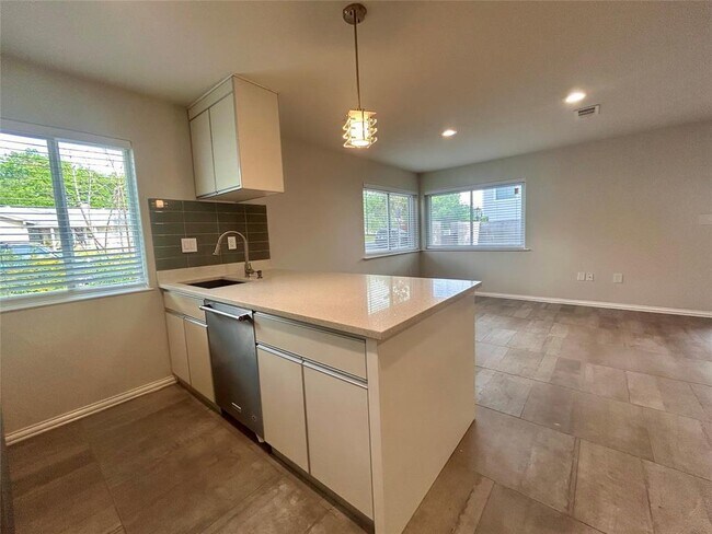 Building Photo - 8924 Trone Cir