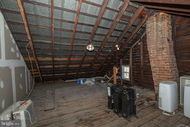 Building Photo - 106 S Maple Ave