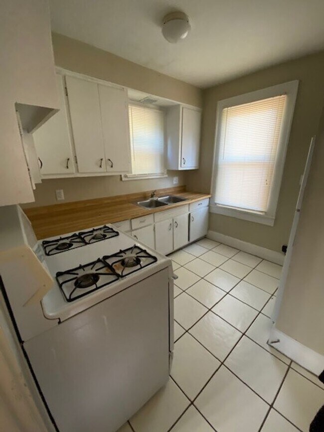 Building Photo - 801 23rd Ave N