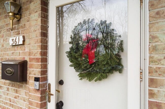 Building Photo - 361 E North St