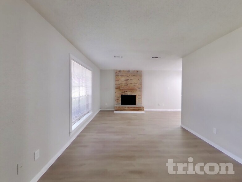 Building Photo - 19902 Burle Oak Dr