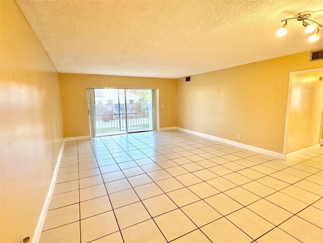 Building Photo - 8900 W Sample Rd