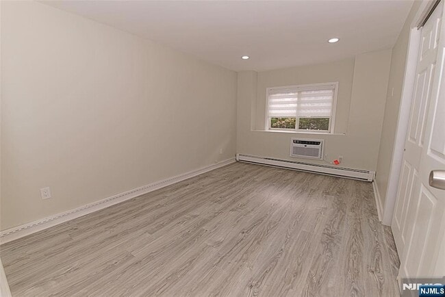 Building Photo - 380 Undercliff Ave