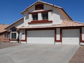 Building Photo - 5 bedroom 3 bath