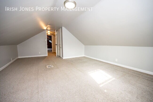 Building Photo - 315 E Park Dr