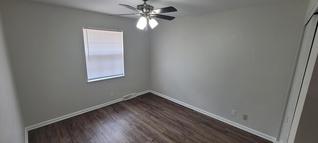 Building Photo - 405 Brewer Dr