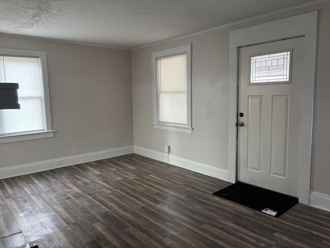 Building Photo - 218 Lechner Ave