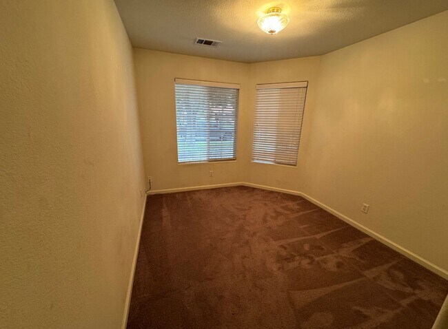 Building Photo - REDUCED! Beautiful Home with Pool and Pool Service Included!