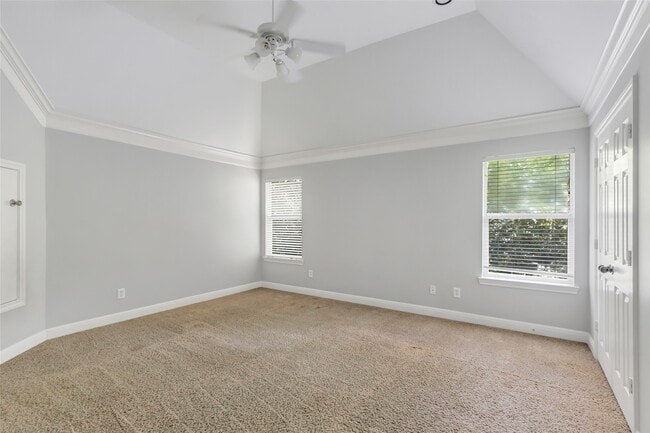 Building Photo - 14115 Norhill Pointe Dr