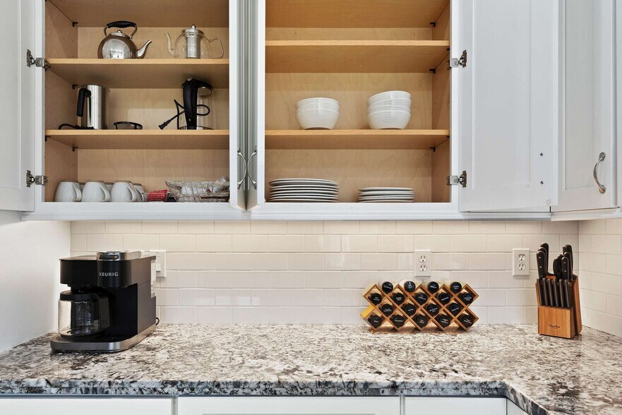 Building Photo - 1191 Los Amigos Dr