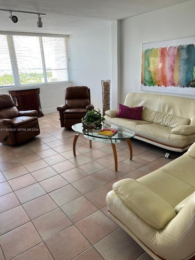 Building Photo - 5005 Collins Ave