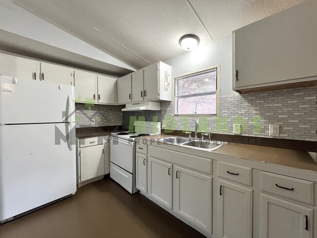 Building Photo - 240 Rister Rd